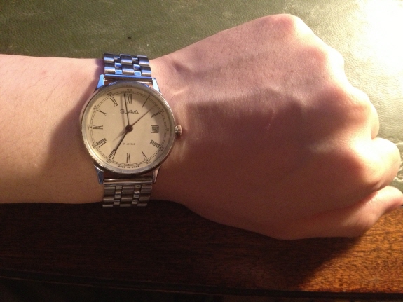 旧ソ連製 SLAVA（スラヴァ）の手巻き式腕時計