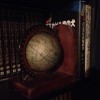 本棚をヴンダーカンマー的に飾る：アンティーク風地球儀のブックエンド（ブックスタンド）